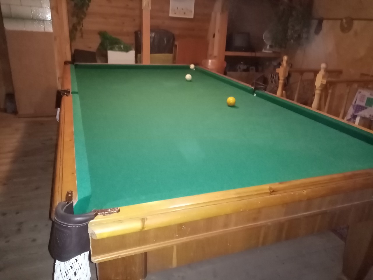Отремонтированный бильярдный стол